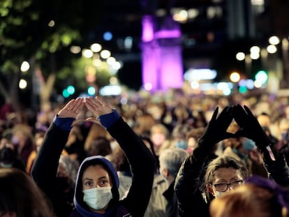 Manifestación en Valencia con motivo del Día Internacional para la Erradicación de la Violencia contra las Mujeres en 2021.