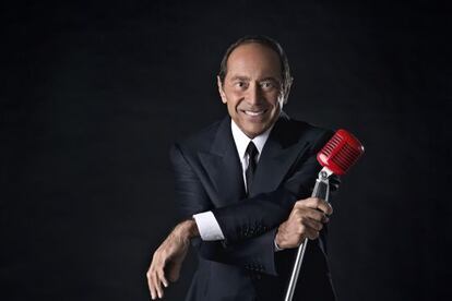 El músico y cantante canadiense Paul Anka.