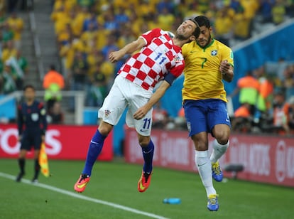 Srna e Hulk na primeira partida do Mundial.