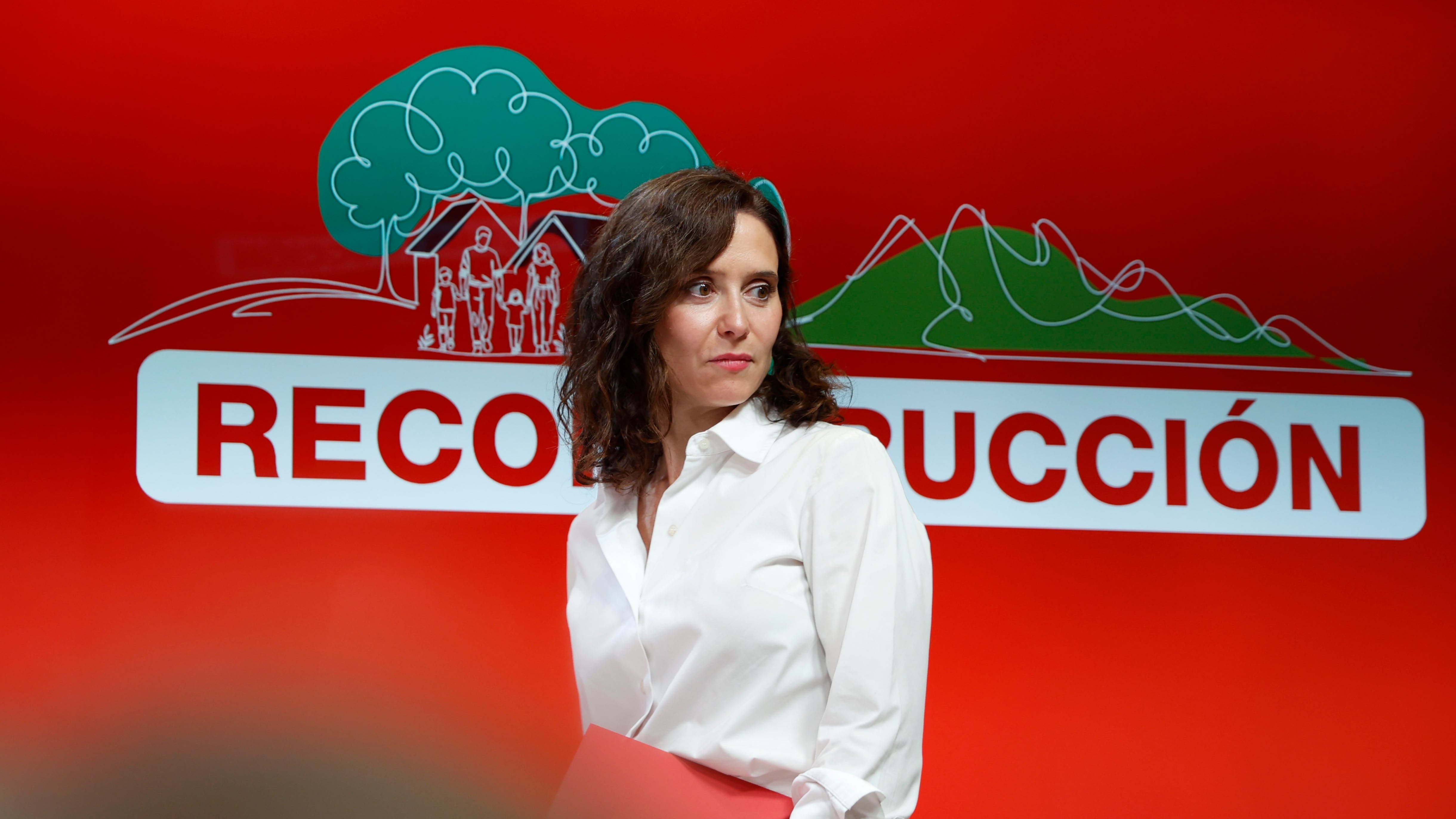 Ayuso dice que el ático de lujo comprado por su Gobierno es para hacer “temporalmente reuniones”
