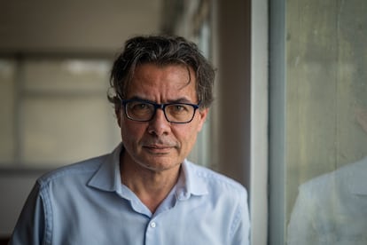 Alejandro Gaviria, ministro de educación del gobierno de Gustavo Petro durante entrevista para EL PAÍS en su despacho en Bogotá, el 23 de noviembre del 2022.