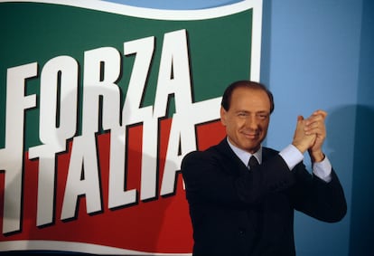 Berlusconi, líder de Forza Italia, tras su victoria en las elecciones generales italianas celebradas en 1994.