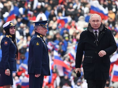 Vladimir Putin, ayer durante un concierto en el estadio Luzhniki de Moscú.