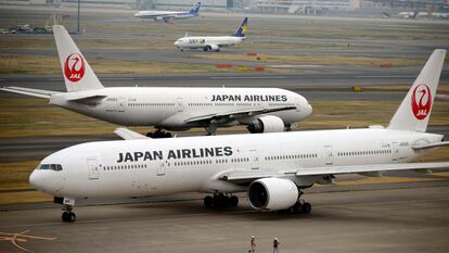 Dois Boeings 777 da Japan Airlines, no aeroporto Haneda, de Tóquio, em 2014.