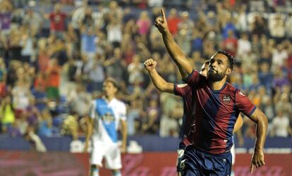 Ivi celebra el gol del empate. 