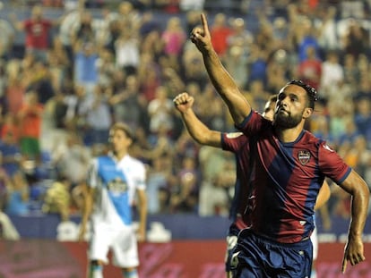 Ivi celebra el gol del empate. 