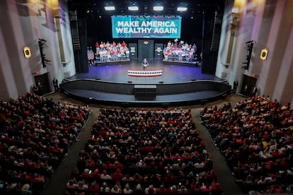 El candidato presidencial republicano y expresidente de Estados Unidos Donald Trump, durante su discurso en el Johnny Mercer Theatre Civic Center de Savannah, Georgia, este martes.