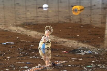 Una imagen de la Virgen en las inundaciones de Mandelieu