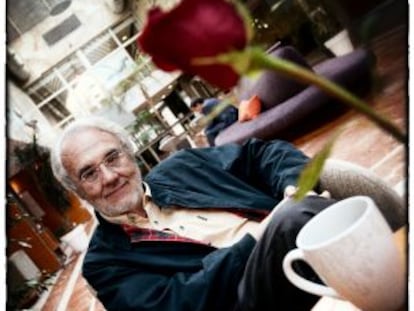 Manuel Gutiérrez Aragón, en la cafetería Le Relais