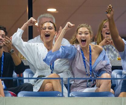 Las hermanas modelos Bella y Gigi Hadid apoyaron a su amiga Serena Williams durante el partido frente a la checa Karolina Pliskova el 4 de septiembre.