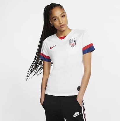 La camiseta de la primera equipación de la selección femenina estadounidense de fútbol que ha batido récords de ventas en Nike.