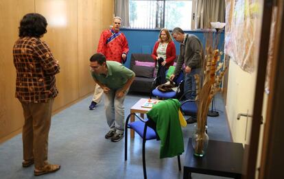 Ensayo de una de las obras que representarán los pacientes del hospital de día Lajman en el Centro Dotacional de Arganzuela.