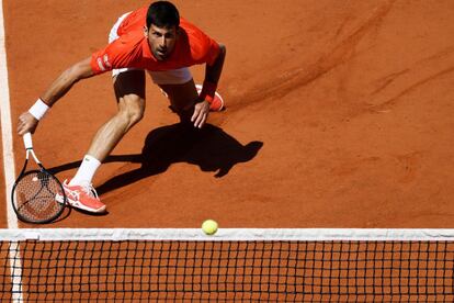 Novak Djokovic, en una de las jugadas del partido.