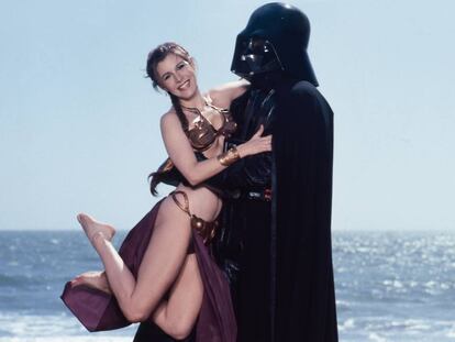 Darth Vader y su hija, Leia, olvidan antiguas rencillas y disfrutan de un d&iacute;a de playa