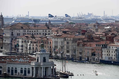 Vista geral de Veneza com navios de cruzeiro ancorados no porto, em 9 de junho de 2019.