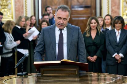 Miquel Calçada, durante su toma de posesión del cargo de consejero de RTVE, este lunes en el Congreso.