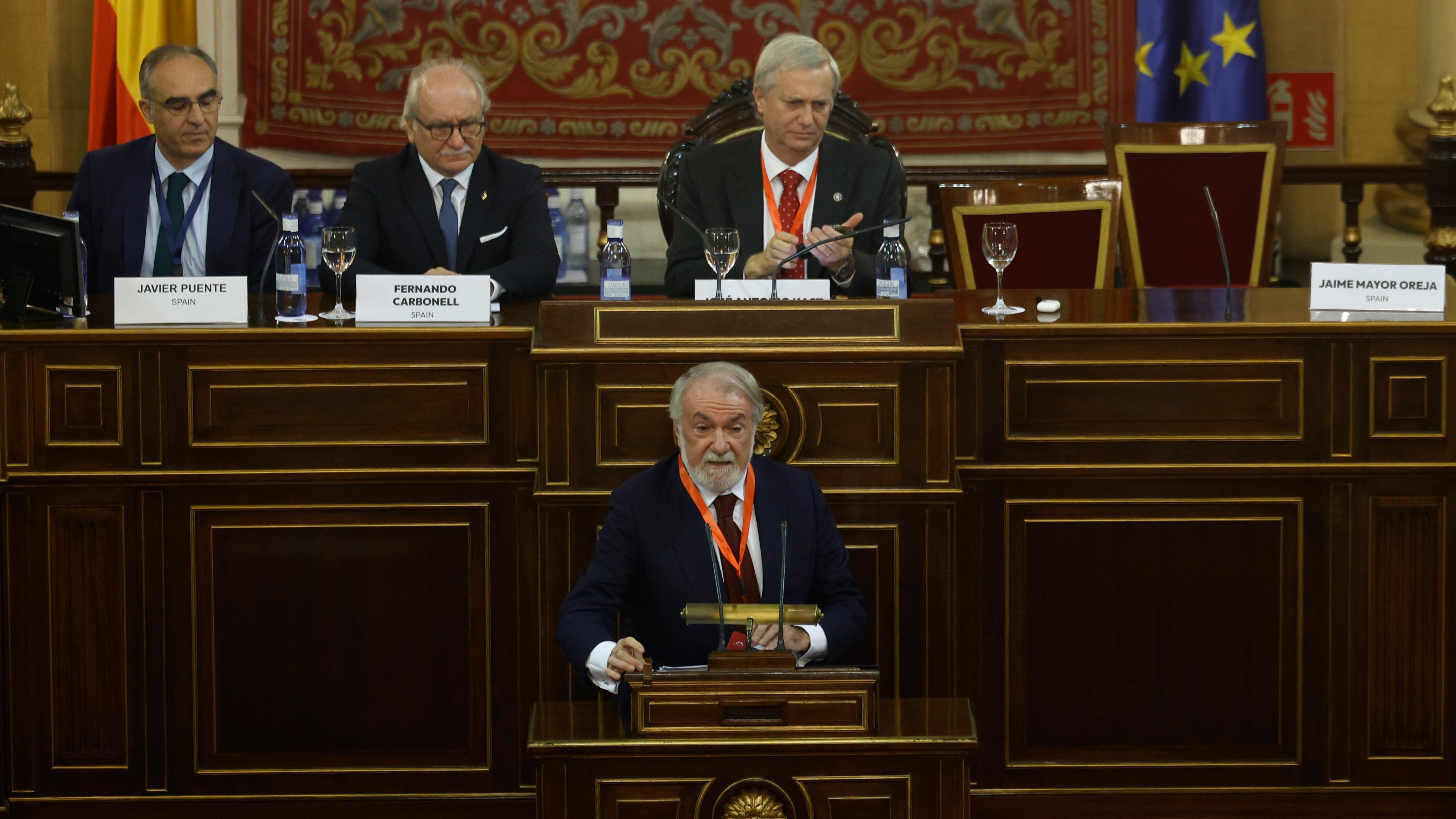 La derecha integrista global teje alianzas y afina su proyecto en la cumbre antiabortista en el Senado con el respaldo del PP