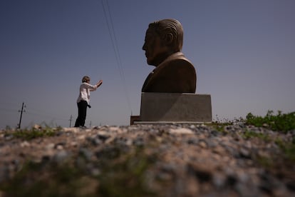 Busto de Elon Musk cerca de Starbase, cosmódromo de Space X en la playa de Boca Chica, en Texas. 