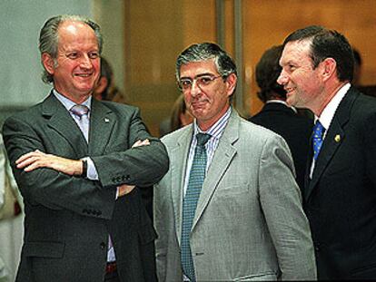 Juan María Atutxa, Fernando Ruiz Piñeiro, presidente del Tribunal Superior del País Vasco, y Juan José Ibarretxe, en la apertura del año judicial.
/