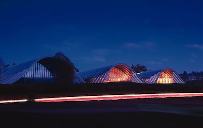 Uno de los símbolos de la modernidad de Berna es el Zentrum Paul Klee. Sólo el edificio, de Renzo Piano, ya merece en sí la pena. El centro, más que un museo, alberga la mayor colección de Paul Klee, el bernés que nunca obtuvo la nacionalidad suiza.