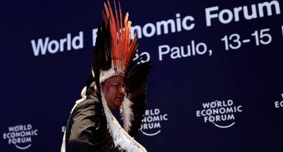 El líder indígena Tashka Yawanawa, de la etnia yawanawa, que asistió a las sesiones del WEF en São Paulo.  