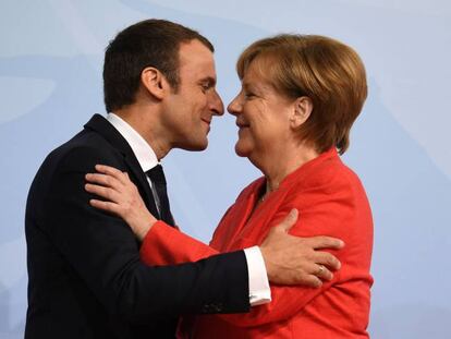 Angela Merkel con el presidente francés, Emmanuel Macron, en la reunión del G20.