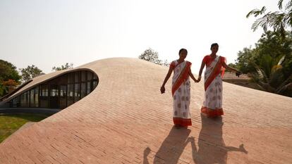 Biblioteca infantil Maya Somaiya de la escuela rural Sharda en Kopargaon, al noreste de Mumbai (India).