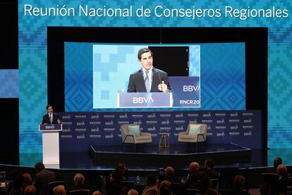 El presidente del grupo financiero BBVA, Carlos Torres Vila, participa durante la Reunión Nacional de consejeros Regionales (RNCR) 2024 del BBVA, celebrada en México.