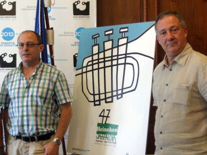Izagirre (izquierda), ayer junto al director del Jazzaldia, Miguel Martín.