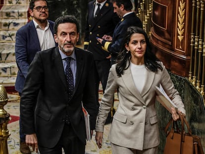 La líder de Ciudadanos, Inés Arrimadas junto a su portavoz parlamentario, Edmundo Bal durante el pleno celebrado este jueves en el Congreso.