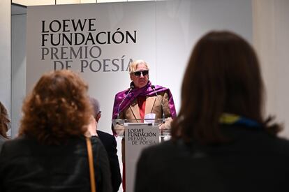 
El libro Cuadernos de patología humana, del mexicano Orlando Mondragón, de 28 años, ha ganado el XXXIV Premio Internacional de Poesía Fundación Loewe, según el fallo del jurado, que ha destacado su tratamiento del dolor y la muerte.