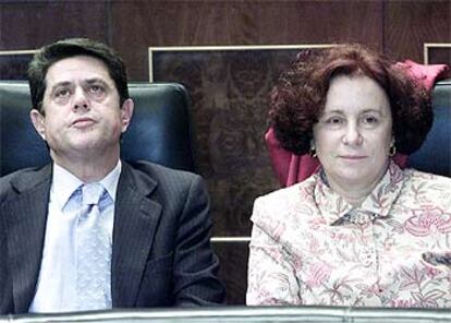 El ministro de Defensa, Federico Trillo-Figueroa, y la de Exteriores, Ana Palacio, ayer en el Congreso.