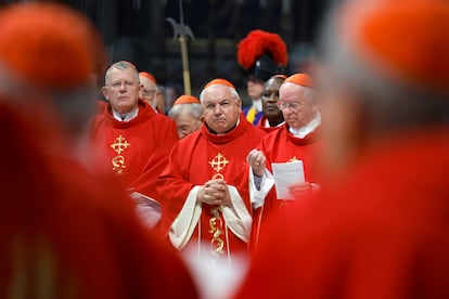 Jean-Marc Aveline, en el centro, el pasado miércoles en la basílica de San Pedro.