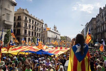 Vista de la manifestación por la avenida Marquès de l’Argentera de Barcelona.