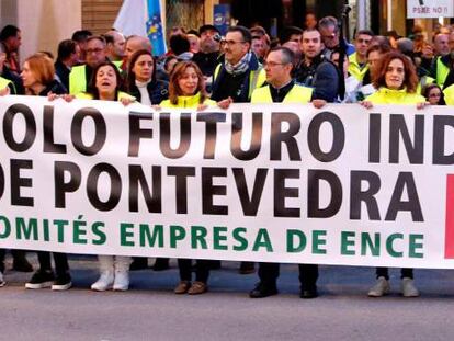 Miles de personas participaron el pasado viernes en una masiva manifestación en apoyo a la continuidad de la fábrica que Ence tiene en la ría de Pontevedra