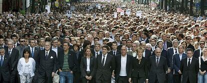 Multitudinaria manifestación en Bilbao tras el asesinato del policía Eduardo Puelles