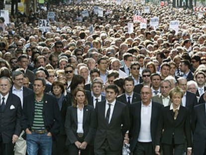 Multitudinaria manifestación en Bilbao tras el asesinato del policía Eduardo Puelles
