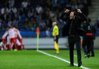 Simeone celebra el segundo gol del Atlético.