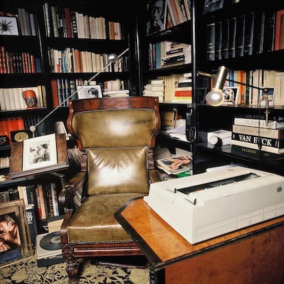 Detalle de la biblioteca de la casa de Serge Gainsbourg.