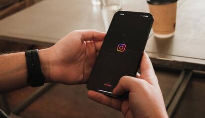 Logo de Instagram en un móvil