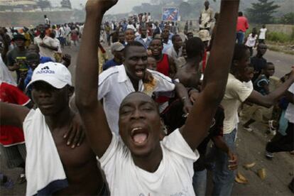 Partidarios del presidente Laurent Gbagbo han protagonizado por tercer día protestas violentas en Abiyán.