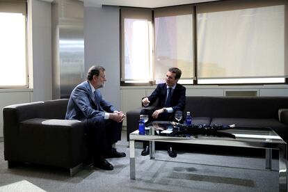 Mariano Rajoy y Pablo Casado en su primera reunión tras la victoria de este, en julio de 2018.