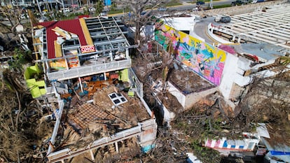 Edificios afectados por el paso de 'Otis' en Acapulco, el 1 de noviembre.