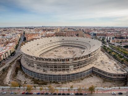 El estadio del Nou Mestalla en Valencia, cuyas obras permanecen paralizadas desde 2009.