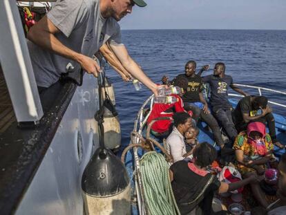 Imagen de archivo de un rescate de 'Open Arms' en el Mediterráneo. 