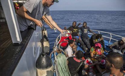 Imagen de archivo de un rescate de 'Open Arms' en el Mediterráneo.