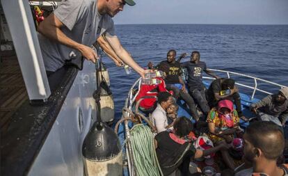 Imagen de archivo de un rescate de 'Open Arms' en el Mediterráneo. 