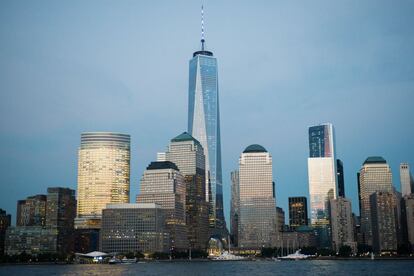 Los rascacielos marcan el perfil urbano de Manhattan, en Nueva York (EE UU).