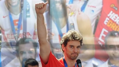 Pau Gasol en la celebración del Eurobasket.