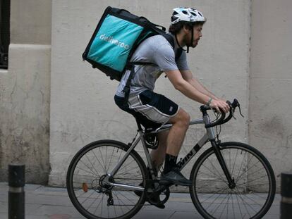 Un repartidor de Deliveroo